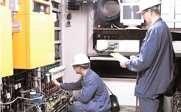 儀表工在現場進行儀表維修-http://zyswsm.com/tech/1194.html