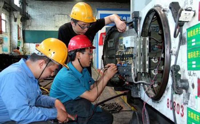 儀表大拿在帶電修理儀表-http://zyswsm.com/tech/1230.html