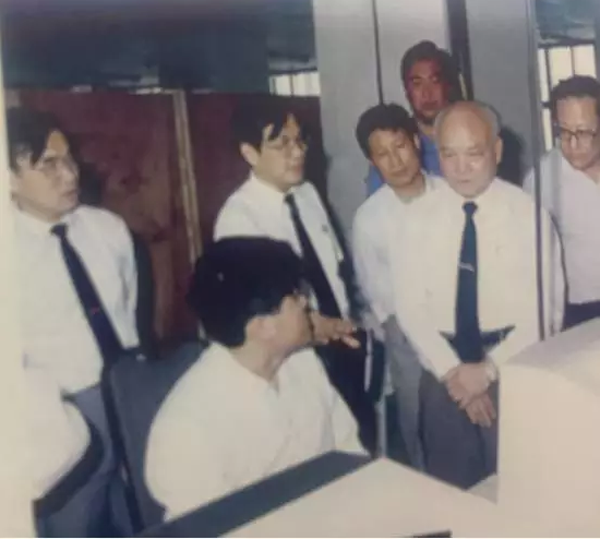 原人大副委員長(zhǎng)來(lái)李佩瑤參觀西儀集團(tuán)