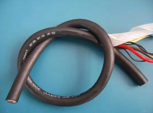 棕色導線用于直流電路的正極