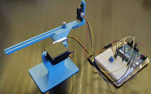 用PID去控制一個蹺蹺板平衡 用PID去控制一個蹺蹺板平衡